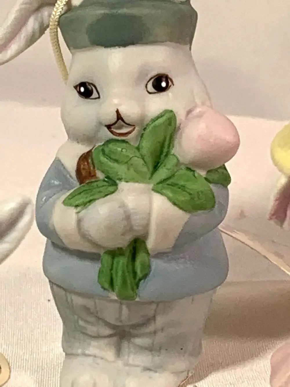 HTF Vintage Potpourri Press Easterbunny Figurines